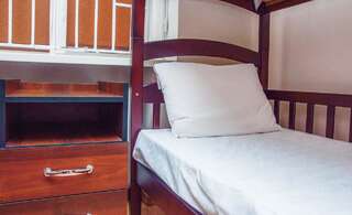 Хостелы Globus Hostel Киев Кровать в общем 4-местном номере для мужчин и женщин-3