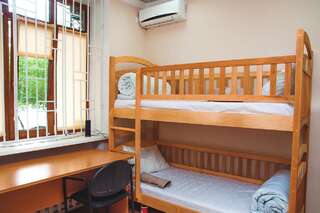 Хостелы Globus Hostel Киев Кровать в общем 6-местном номере для мужчин и женщин-2