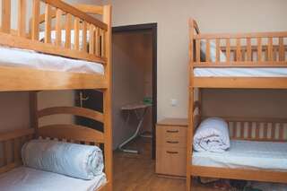 Хостелы Globus Hostel Киев Кровать в общем 6-местном номере для мужчин и женщин-3