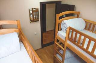 Хостелы Globus Hostel Киев Кровать в общем номере с 4 кроватями-3