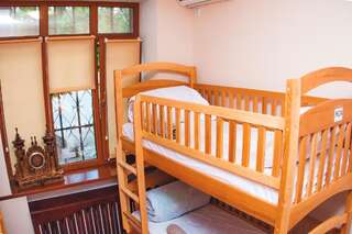 Хостелы Globus Hostel Киев Кровать в общем 6-местном номере для женщин-4