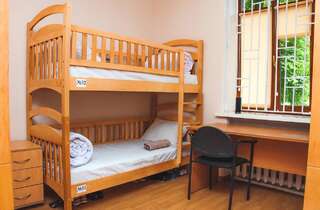 Хостелы Globus Hostel Киев Кровать в общем 6-местном номере для мужчин и женщин-1